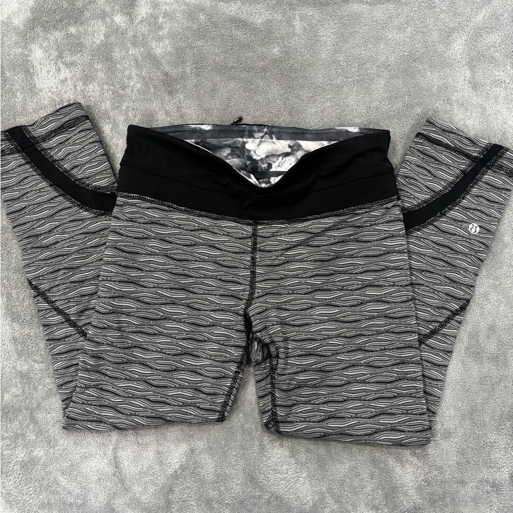 Lululemon Athletica Black and Gray Patterned Leggings